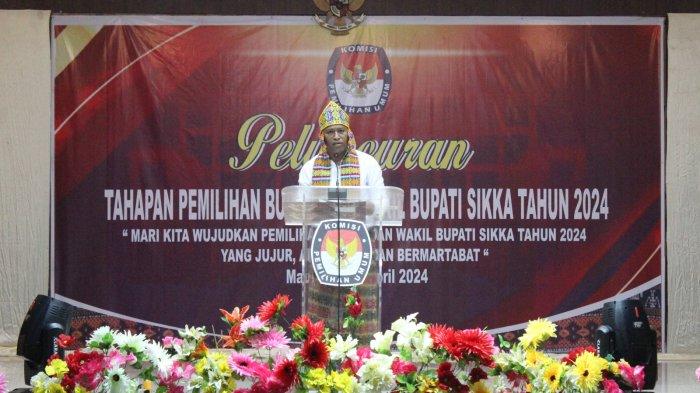 Ketua KPU Sikka, Herimanto saat launching Pilkada Sikka 2024 di Aula SCC Maumere, Selasa, 23 April 2024 malam.