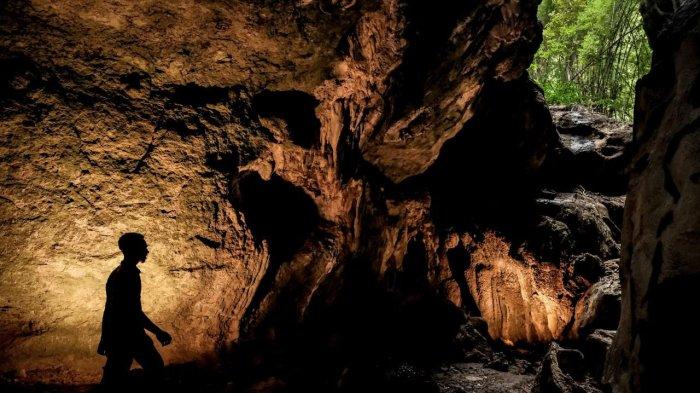 GOA ALAM- Goa Batu Cermin di Labuan Bajo, Manggarai Barat, Pulau Flores, Nusa Tenggara Timur.