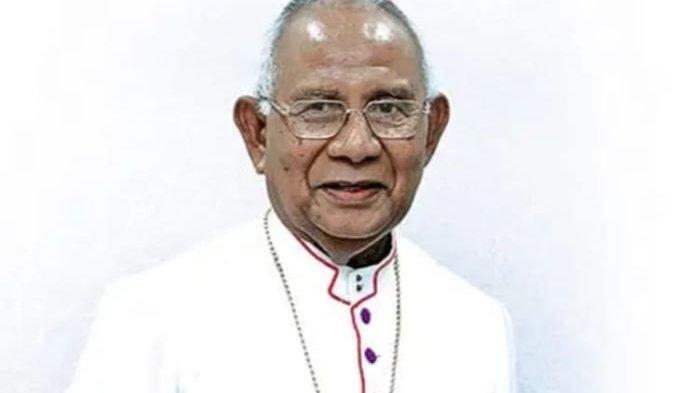 Almarhum Uskup Emeritus Keuskupan Maumere, Mgr. Gerulfus Kherubim Parera SVD. Beliau meninggal pada 8 Oktober 2024 di RSUD dr. Tc Hillers Maumere.