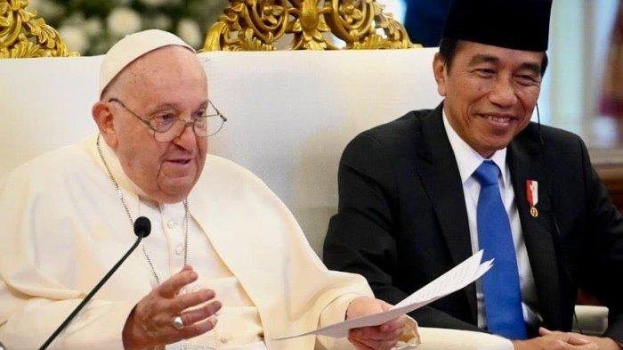 Paus Fransiskus saat berpidato di Istana Negara, Jakarta.