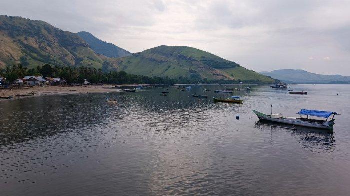Pesisir Pantai di Desa Reroja, Kecamatan Magepanda, Kabupaten Sikka, NTT.