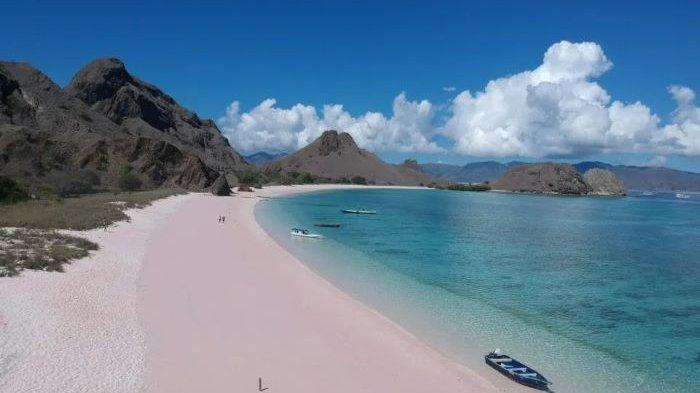 Pink Beach, salah satu destinasi wisata yang ada di Labuan Bajo, Manggarai Barat, NTT. 