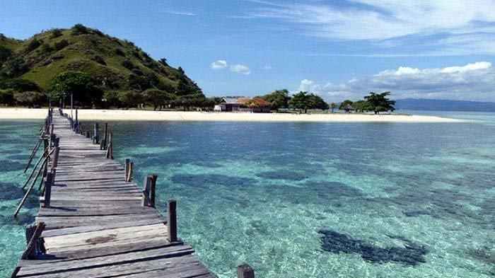 KEINDAHAN PULAU KANAWA - Pulau Kanawa adalah pulau kecil dengan pemandangan alam yang eksotis dan merupakan salah satu destinasi pariwisata favorit di Labuan Bajo, Flores, Nusa Tenggara Timur (NTT).