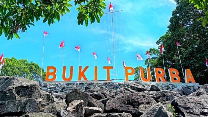 BENDERA- 77 bendera Merah-Putih berkibar di Bukit Purba Pulau kojadoi, Kecamatan Alok Timur, Kabupaten Sikka, Flores,NTT, Selasa, 16 Agustus 2022 siang.