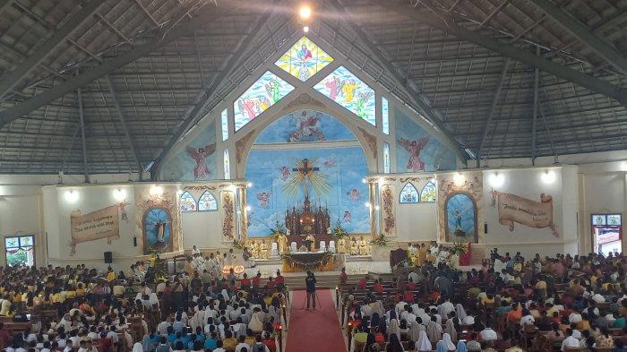 Ratusan Umat Katolik Ikut Misa Syukur Pesta Emas Paroki Santo Thomas ...