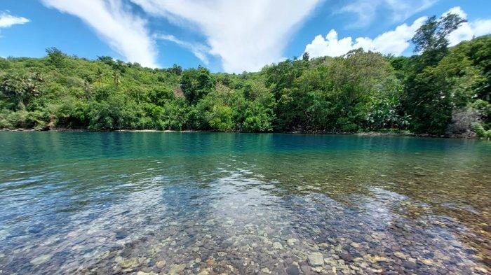 Pantai Telaga Biru di Desa Waibele, Kecamatan Lewolema, Kabupaten Flores Timur, Sabtu 26 November 2022