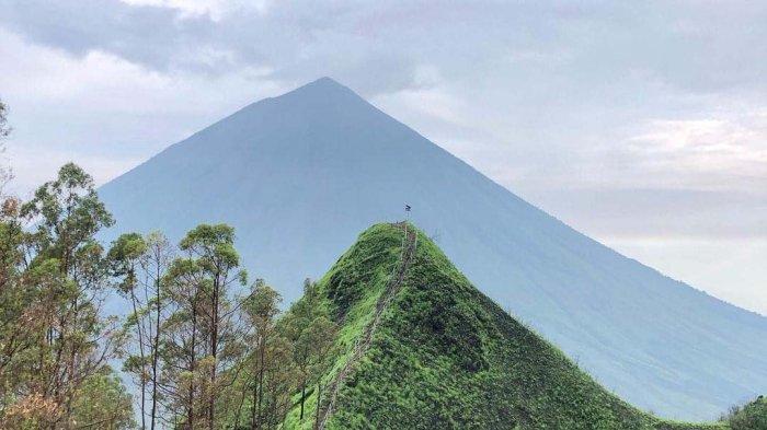 Bukit Watunariwowo di Bajawa, Kabupaten Ngada, Pulau Flores, Nusa Tenggara Timur.