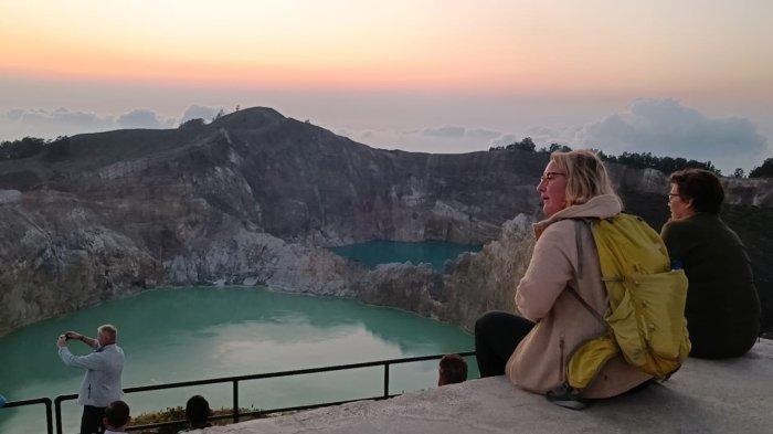 DANAU- Pesona Danau Kelimutu saat pagi hari, (24/10/2023).