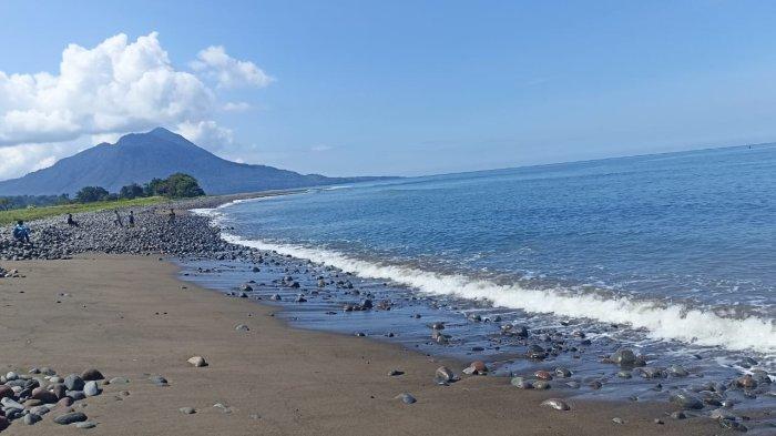 POS-KUPANG.COM/ROBERT ROPO
PANTAI LIGOT - Pantai Ligot atau Ligota Beach, Desa Compang Ndejing, Kecamatan Borong, Kabupaten Manggarai Timur. Gambar diambil, Senin 3 Juli 2023.