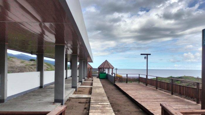 DESTINASI - Gazebo destinasi wisata Pantai Mberenang, Lembor Selatan, Kabupaten Manggarai Barat, NTT.