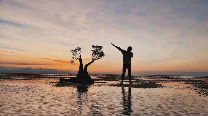 PANTAI- Pesona Pantai Walakiri,