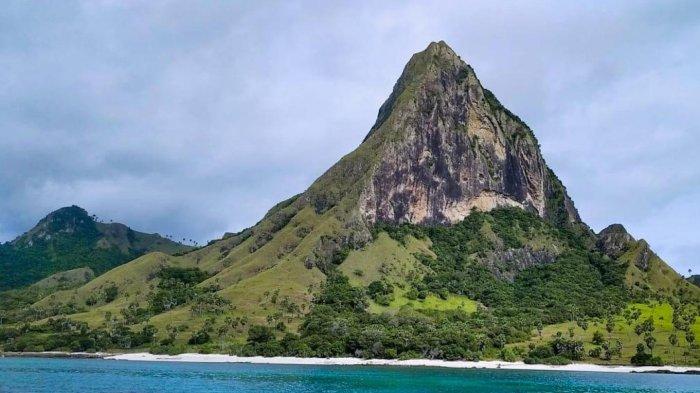 DESTINASI- Pesona Pulau Mules, Desa Nuca Molas, Kecamatan Satar Mese Barat, Kabupaten Manggarai, NTT.