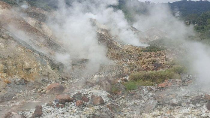 AREA PANAS BUMI - Kawah Ulumbu di Desa Wewo, Kecamatan Satarmese, Kabupaten Manggarai, Pulau Flores, NTT.