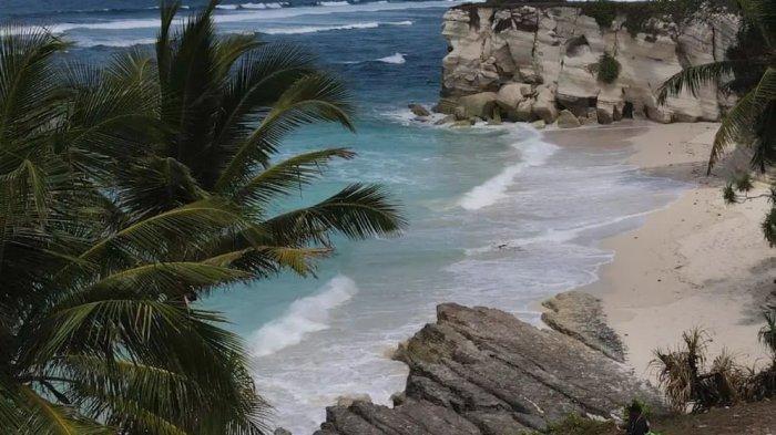 DESTINASI- Pantai Watubela, Sumba Barat, Pulau Sumba, NTT.