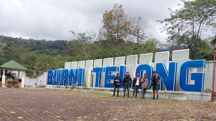 Para pendaki sedang mengabadikan moment di Kawasan Objek wisata Gunung Burni Telong. Minggu (29/1/2023).