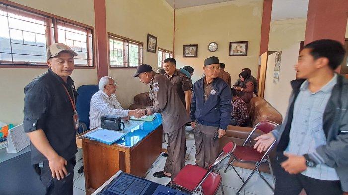 Ketua Pembina Yayasan Universitas Gajah Putih (UGP) Drs H Mustafa Ali mengungkapkan harapannya agar permasalahan yang tengah melanda kampus UGP segera dapat tenang dan mereda. 