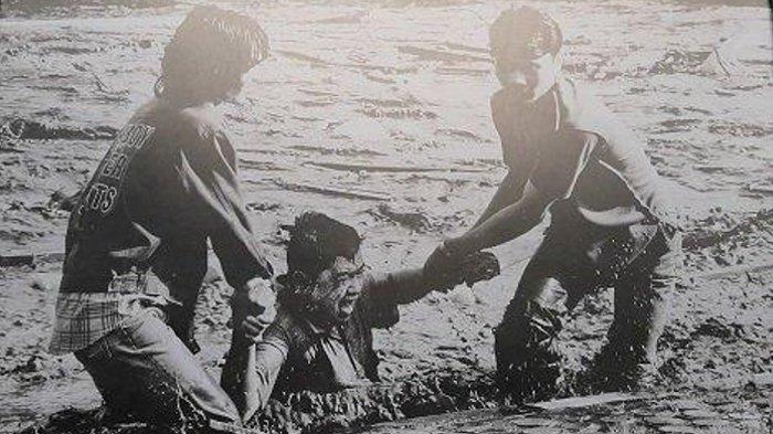 Salah satu foto karya Bedu Saini, fotografer senior Serambi Indonesia saat peristiwa Tsunami di Aceh pada 26 Desember 2004.