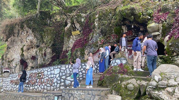 Wisata Putri Pukes ramai dikujungi wisatawan pada akhir pekan, Minggu (19/5/2024).