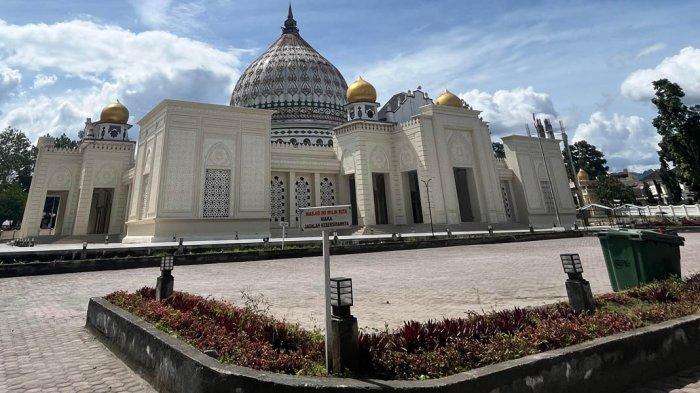 Masjid Raya Ruhama di Lut Tawar, Kabupaten Aceh Tengah, Aceh.