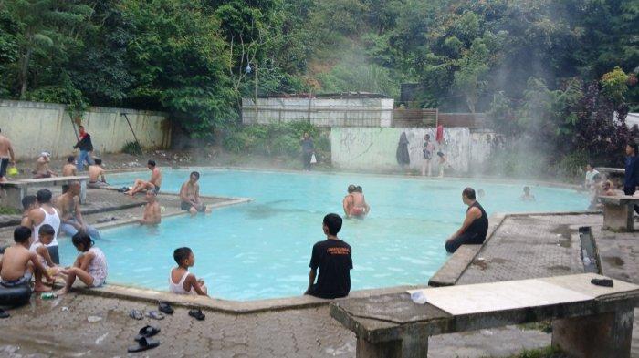 Pemandian air panas di Simpang Balek, Bener Meriah.