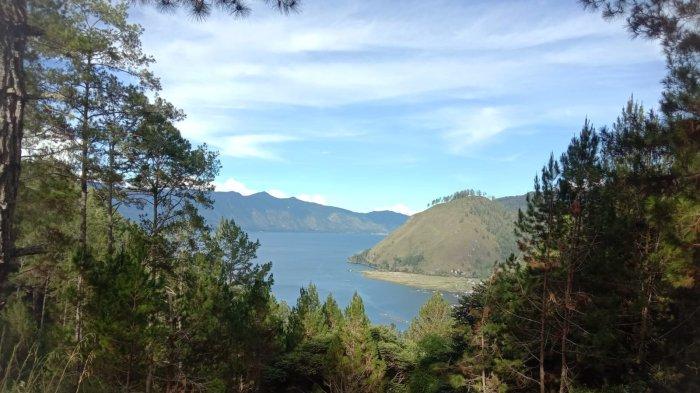 Pemandangan Danau Lut Tawar dari Puncak Bur Telege