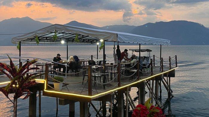 Sensasi Senja di Daloff Cafe dengan View Danau Lut Tawar.