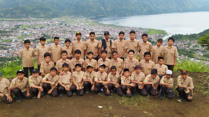 Siswa di Aceh Tengah jalan sehat menuju lamobjek wisata lancuk leweng