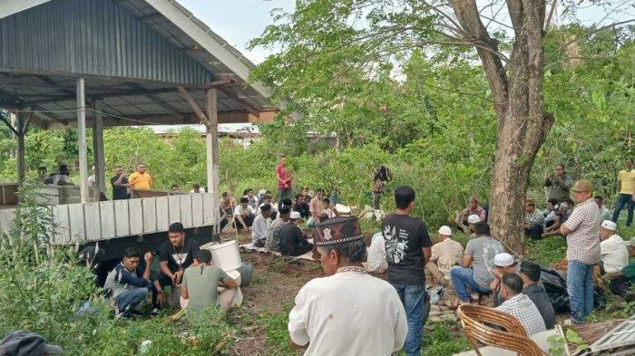 PEMAKAMAN KORBAN DITEMBAK - Imam dimakamkan di Tempat Pekaman Umum (TPU) Desa Uteun Geulinggang, Kecamatan Dewantara, Kabupaten Aceh Utara, Senin (17/3/2025)