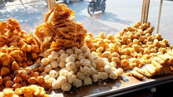 Gorengan ikutan naik sejak BBM naik. Anak kosan ikut mengeluh.