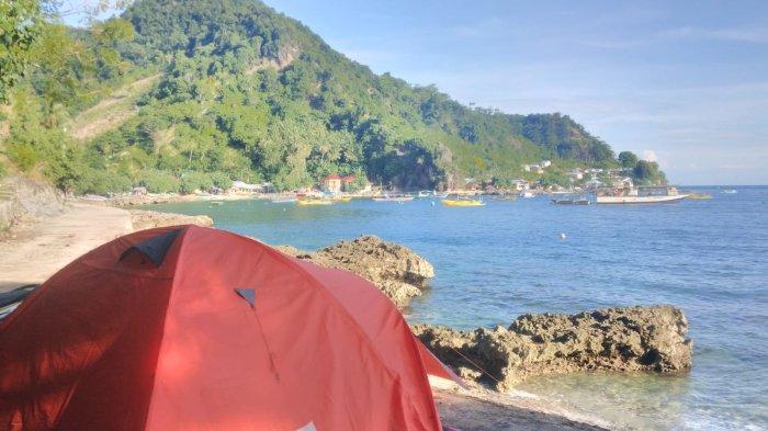 Camping di pantai Olele, bisa jadi alternatif. Suasana perdesaan yang sunyi berikan pengalaman berkemah yang asik.
