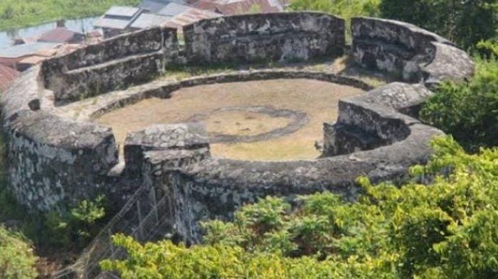 Benteng Otanaha di atas perbukitan Kelurahan Dembe I, Kecamatan Kota Barat, Kota Gorontalo, Minggu (13/3/2022).