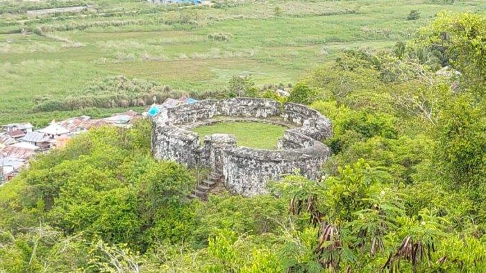 Benteng Otanaha di atas perbukitan Kelurahan Dembe I, Kecamatan Kota Barat, Kota Gorontalo, Minggu (13/3/2022).