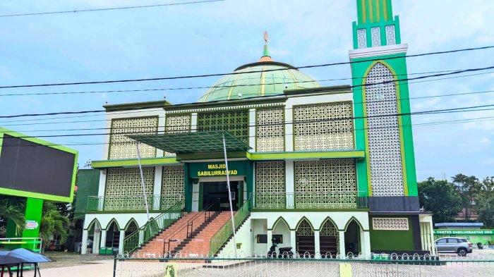 MASJID SYABULURRASYAD UNG: Potret Masjid Syabulurrasyad UNG, Jalan Jenderal Sudirman, Kelurahan Umialo, Kecamatan Kota Tengah, Kota Gorontalo, Provinsi Gorontalo, Jumat (28/2/2025). Persiapan Masjid Syabulurrasyad UNG jelang ramadan.