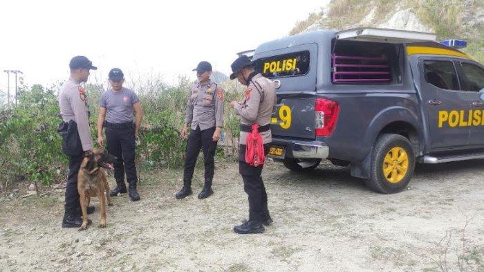 Anjing pencari milik polisi bernama Buster dilibatkan dalam proses pencarian orang hilang di Pegunungan Hulonthalangi, Rabu (22/11/2023).