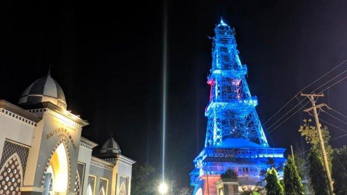 Potret Menara Limboto di malam hari. FOTO: Herjianto Tangahu