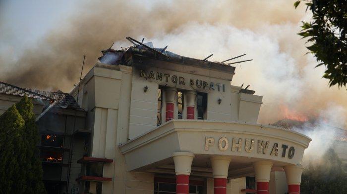 Megahnya Kantor Bupati Pohuwato, nyatanya harus berakhir dengan terbakar siang tadi, Kamis (21/9/2023) FOTO Muhamadhalid