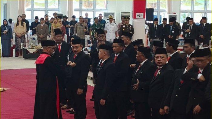 Amin Nune Nusi saat dilantik sebagai anggota DPRD Bone Bolango periode 2024/2029