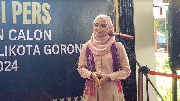 Ana Abdul Hamid saat mendaftar di Pilwako Gorontalo 2024.