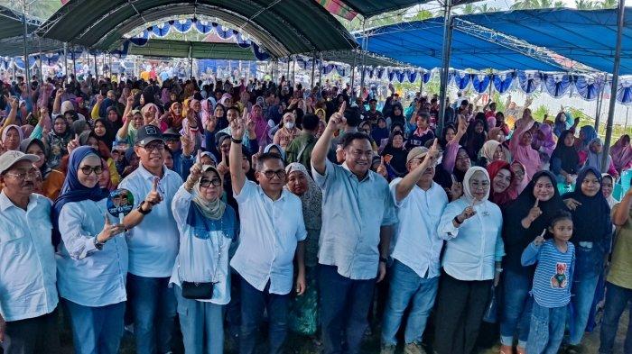Anggota DPR RI asal Gorontalo, Rachmat Gobel menghadiri kampanye dialogis dari Tony Uloli dan Marten Taha di Desa Limbato, Kecamatan Tilamuta, Kabupaten Boalemo, Provinsi Gorontalo pada Senin 14 Oktober 2024.