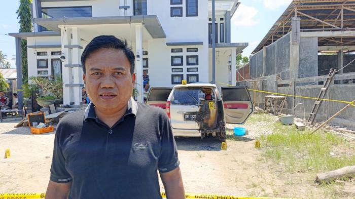 MOBIL TERBAKAR -- Anggota DPRD Kabupaten Gorontalo, Tony Harun, saat ditemui TribunGorontalo.com, Senin (21/7/2025). Tony Harun mengungkap detik-detik mobilnya terbakar usai dilempari bom molotov oleh orang tak dikenal.