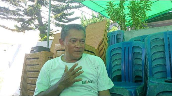 MOMEN INDAH -- Ayah Azriel Billyford Waruis, Joli Waruis. korban penikaman di Minahasa, Sulut. Joli menceritakan momen indah mendiang Azriel mengajak cucunya jalan-jalan untuk terakhir kalinya.