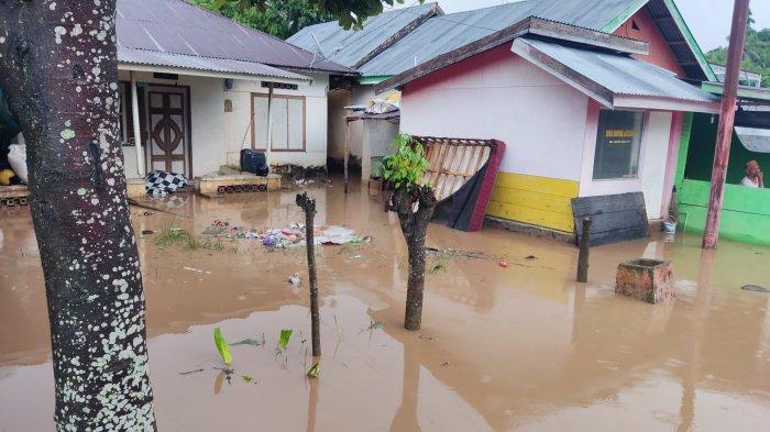 BANJIR MOHUNGO - banjir merendam permukiman warga di Desa Mohungo, Kecamatan Tilamuta, Kabupaten Boalemo. Peristiwa itu terjadi sekitar pukul 04.30 Wita Rabu (28/5/2025).