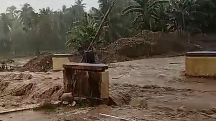 Banjir Bandang melanda wilayah Desa Libungo Kabupaten Bone Bolango Gorontalo.