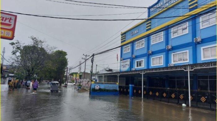 Banjir di Jalan Jaksa Agung Soeprapto Kota Gorontalo