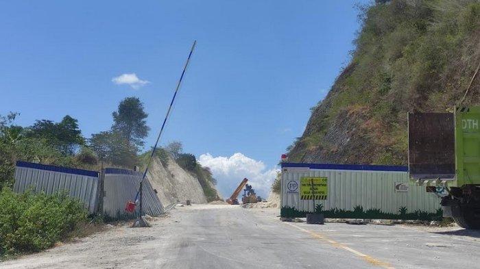 Batas jalan GORR yang saat ini sementara dibangun jembatan penyambung dan semi terowongan oleh Balai Jalan Gorontalo.