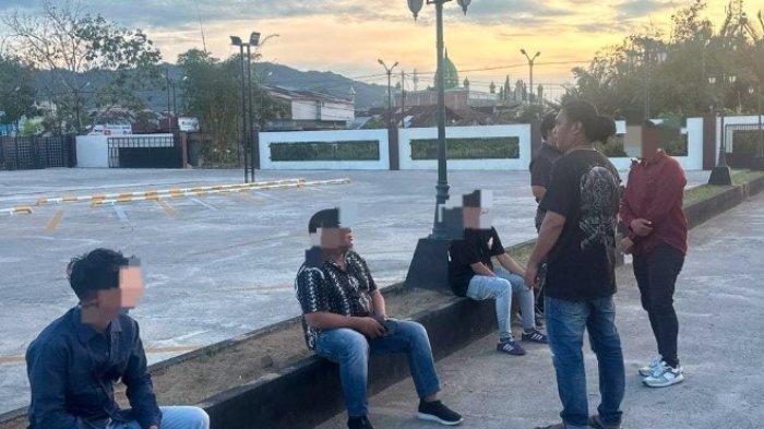 DEBT COLLECTOR -- Momen para debt collector akan melakukan penarikan paksa kendaraan milik warga Gorontalo.