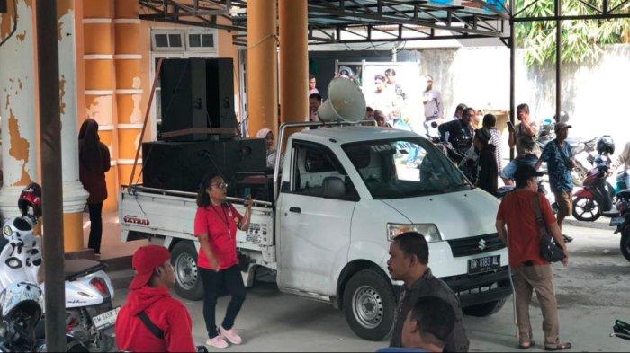 DEMO MIE GACOAN -- Persiapan aksi demonstrasi Mie Gacoan oleh pendukung Wali Kota Gorontalo, Adhan Dambea.