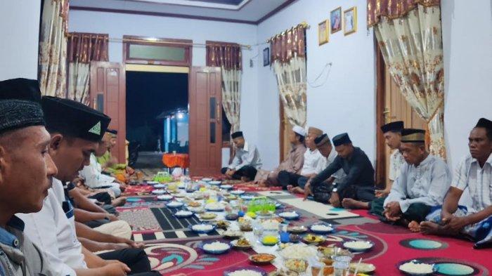 DOA ARWAH - Tradisi Gorontalo untuk mendoakan keluarga dan orang tua yang telah berpulang, Rabu (2/4/2025). FOTO: Nawir Islim, TribunGorontalo.com