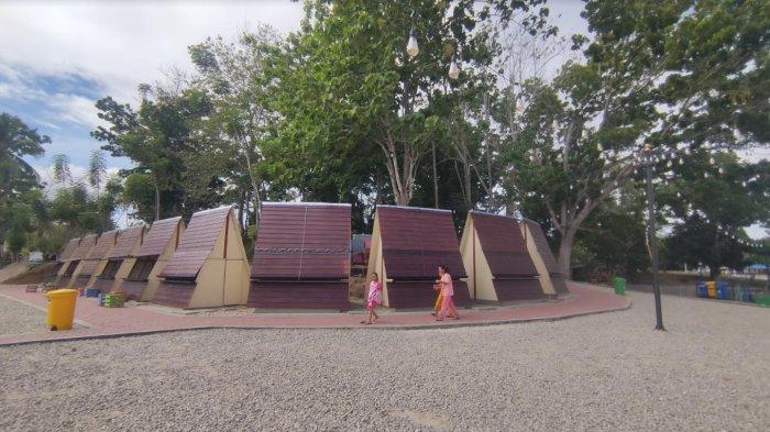 Rumah bergaya Eropa yang dibangun untuk para pelaku UMKM di Danau Perintis Gorontalo, Sabtu (27/1/2024). FOTO: Husnul Puhi