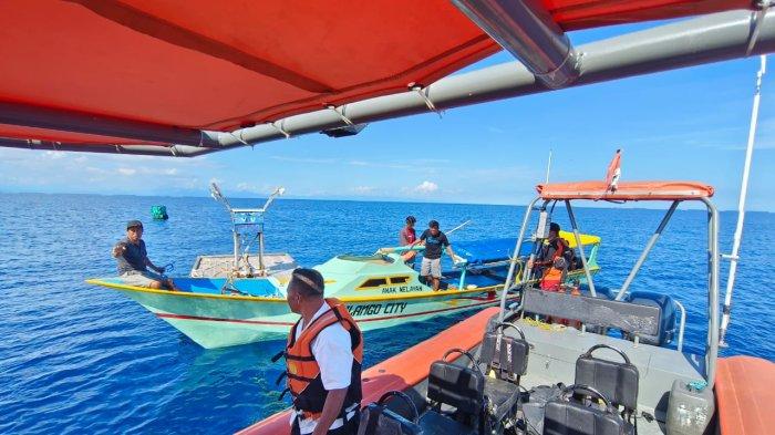 Evakuasi 8 nelayan Marisa oleh Basarnas Gorontalo, Minggu (24/12/2023).